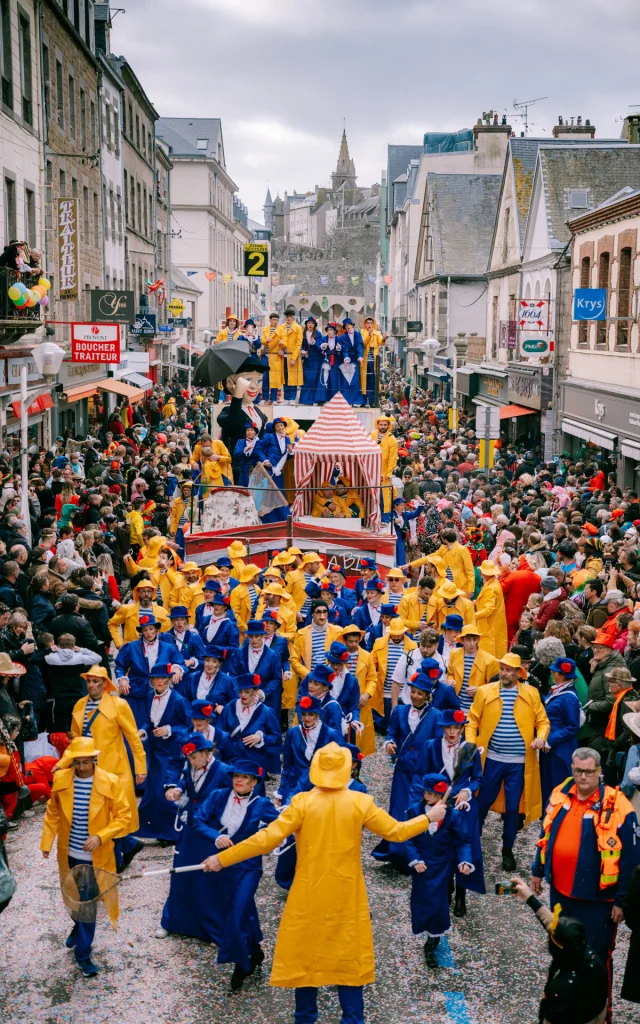 Défilé de chars au Carnaval de Granville