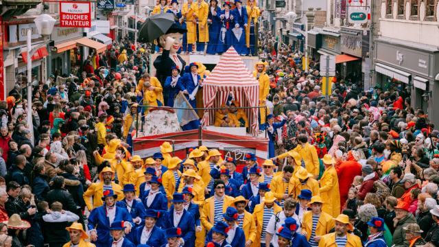 Défilé de chars au Carnaval de Granville