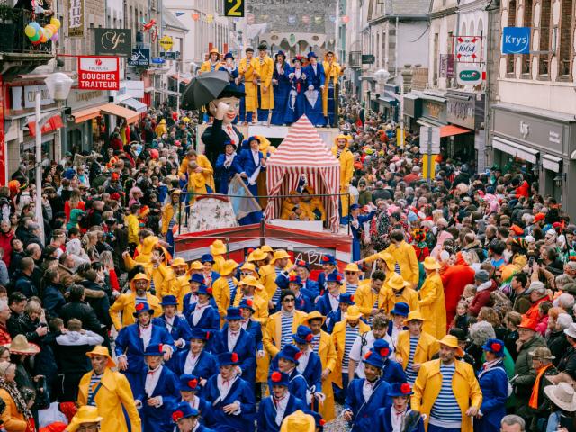 Défilé de chars au Carnaval de Granville