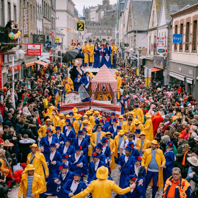 Défilé de chars au Carnaval de Granville