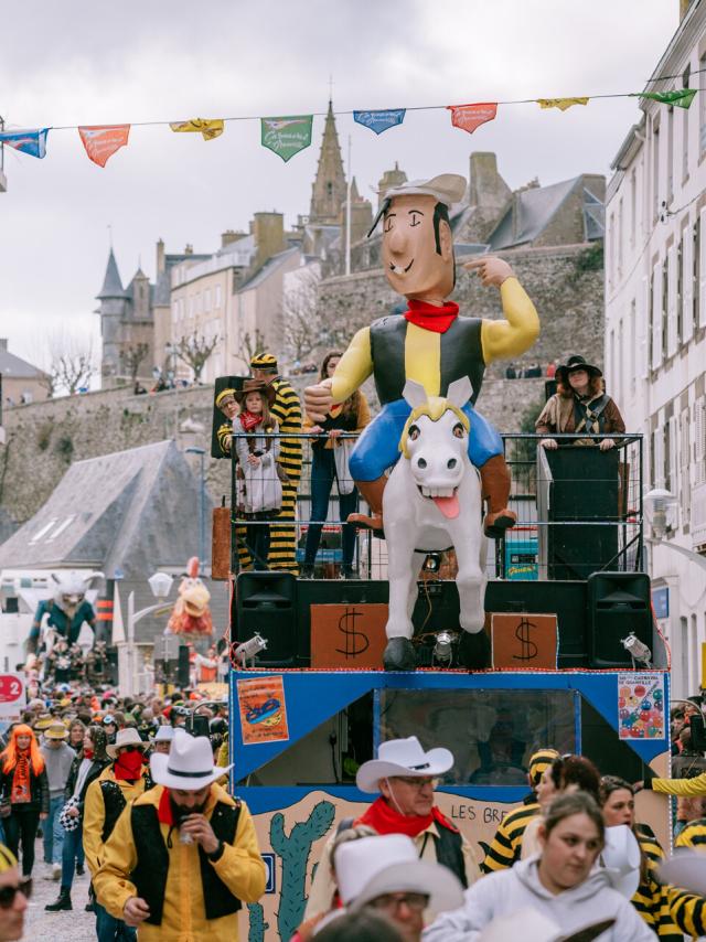 Wagenparade beim Karneval in Granville