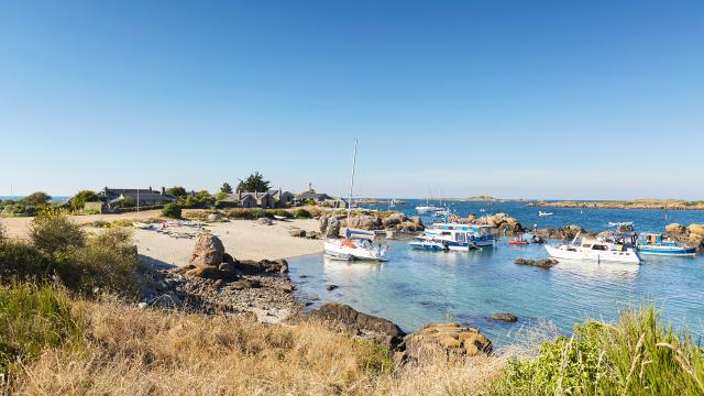 Dorf und Anse des Blainvillais auf der Grande Île de Chausey