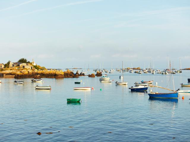 Dorf und Anse des Blainvillais auf der Grande Île de Chausey