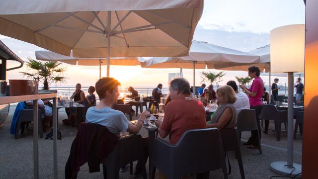 Terrasse du restaurant Le Comptoir JOA à Saint-Pair-sur-Mer