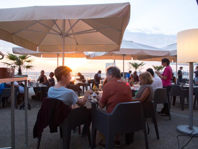 Terrasse du restaurant Le Comptoir JOA à Saint-Pair-sur-Mer