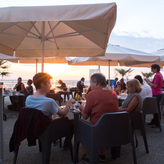 Terrasse du restaurant Le Comptoir JOA à Saint-Pair-sur-Mer