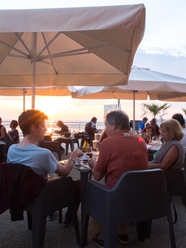 Terrace of Le Comptoir JOA restaurant in Saint-Pair-sur-Mer