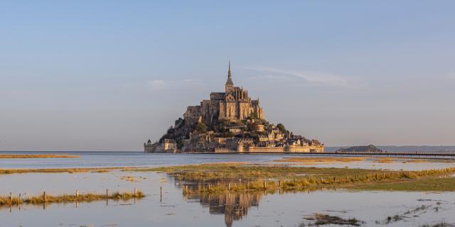 Le Mont Saint-Michel et son reflet dans l'eau