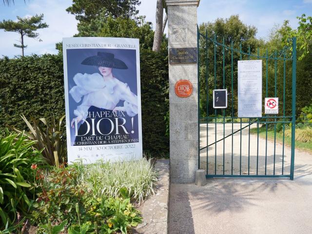 Entrée du jardin Christian Dior par la rue d'Estouteville