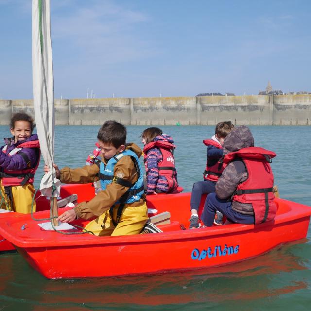 Navigation à bord d'un optimist dans le cadre du festival Festi'Récré