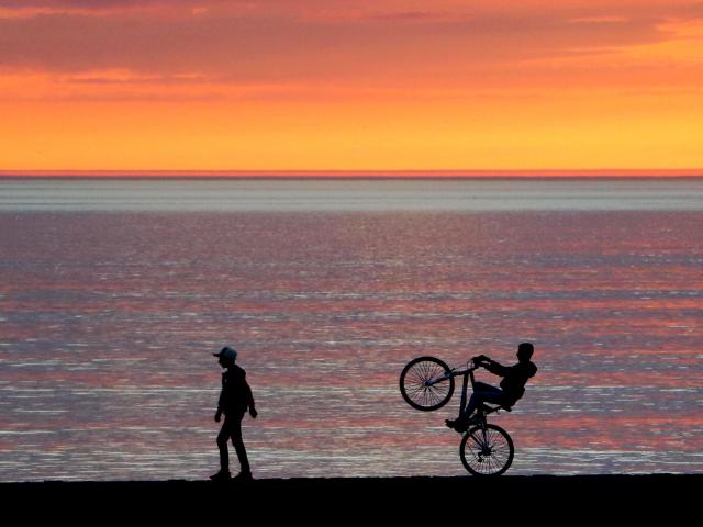 Coucher de soleil sur la piscine de Saint-Pair-sur-Mer