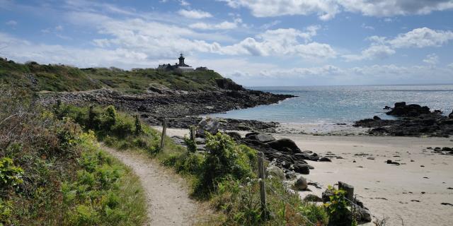 Wanderweg zum Leuchtturm auf der Grande Île de Chausey