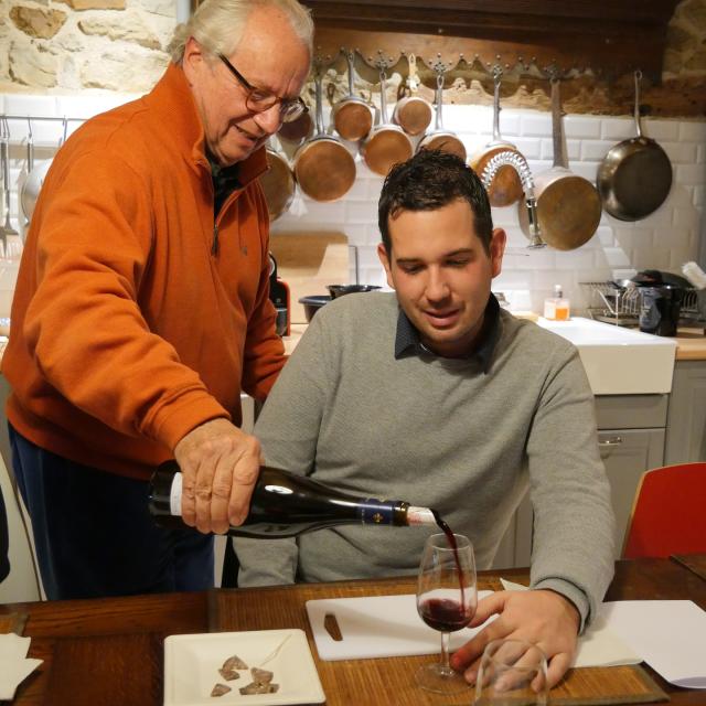 Apprenez les bases de la dégustation du vin avec Mr Allix à Granville et les meilleurs accords avec des produits locaux.