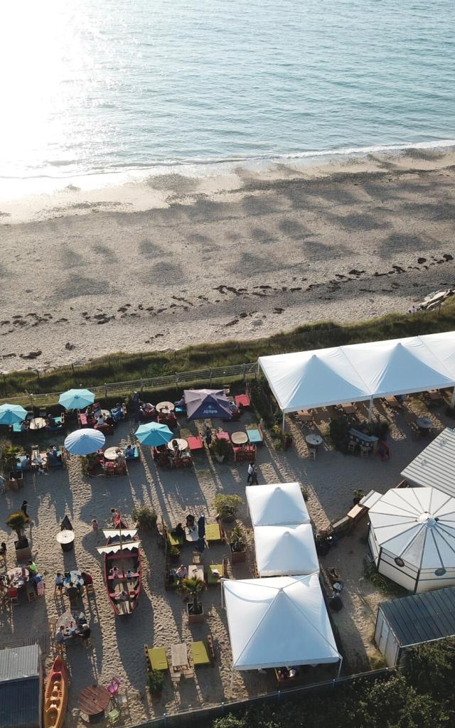 Vue aérienne du Bistrot de la Plage, paillotte à Donville-Les-Bains