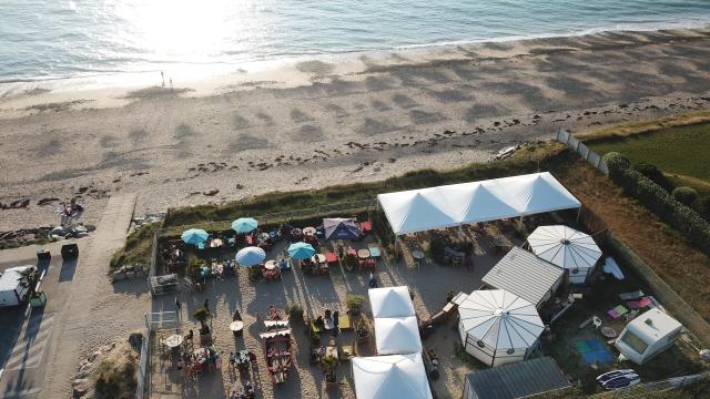 Vue aérienne du Bistrot de la Plage, paillotte à Donville-Les-Bains