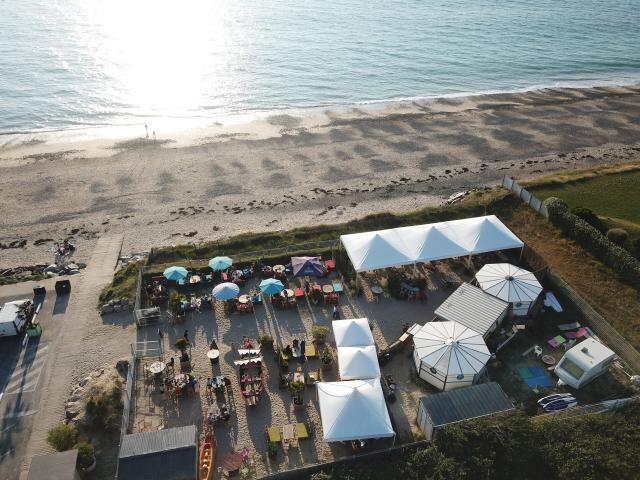 Vue aérienne du Bistrot de la Plage, paillotte à Donville-Les-Bains