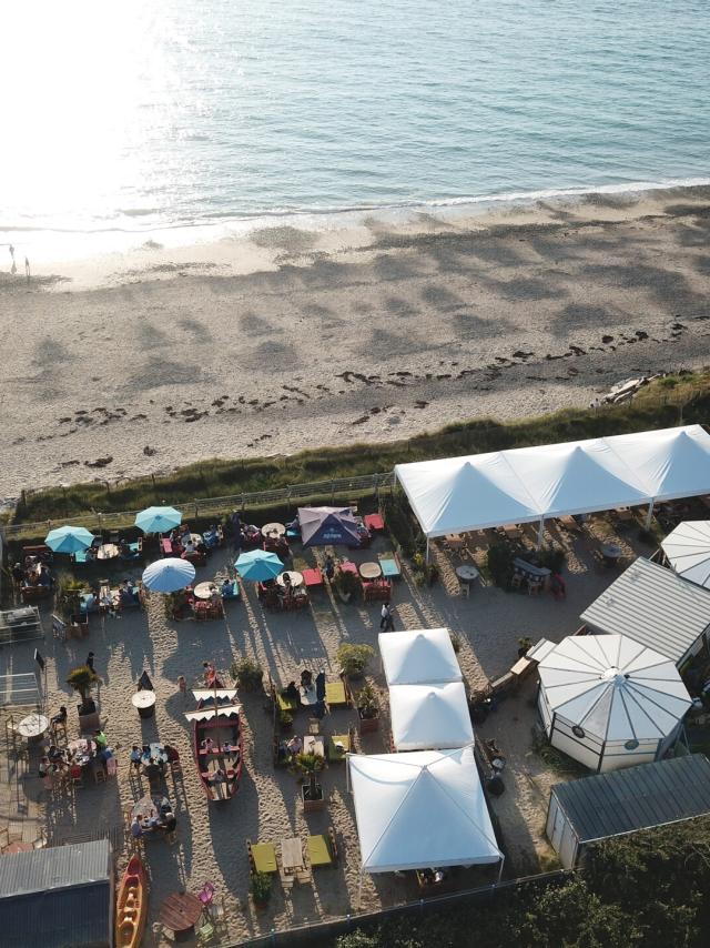 Vue aérienne du Bistrot de la Plage, paillotte à Donville-Les-Bains