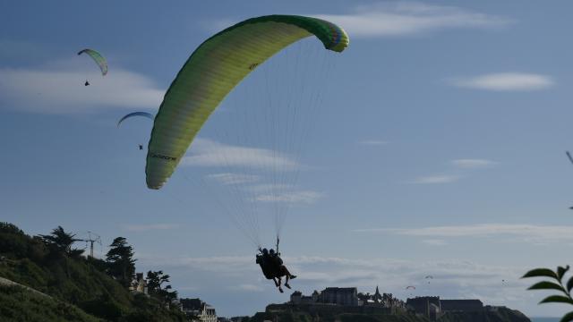 Parapente en baie accueil Echappées Belles France 5