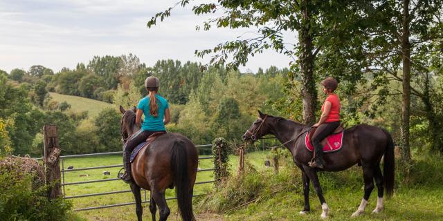 CAROLINE AND MATHILDE (INDEPENDENT RIDER) RIDE AROUND THE MESNIL STABLES BETWEEN BRÉHAL AND COUDEVILLE SUR MER. NORMANDY, FRANCE AUGUST 2017.