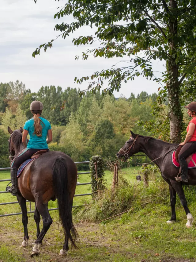 CAROLINE AND MATHILDE (INDEPENDENT RIDER) RIDE AROUND THE MESNIL STABLES BETWEEN BRÉHAL AND COUDEVILLE SUR MER. NORMANDY, FRANCE AUGUST 2017.