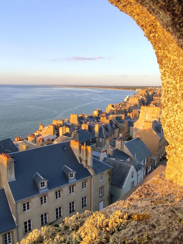 Vue du Clocher de Notre Dame du Cap Lihou à Granville