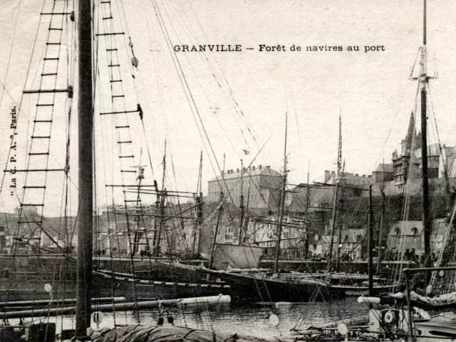 Forêt de navires dans le port de Granville