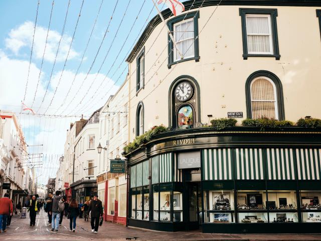 Boutiques et marchés dans la ville de Saint-Helier