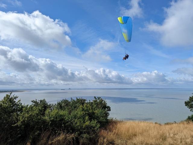 Univers du parapente 100% bord de mer avec Léo