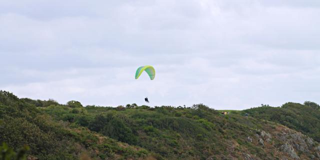 Univers du parapente 100% bord de mer avec Léo