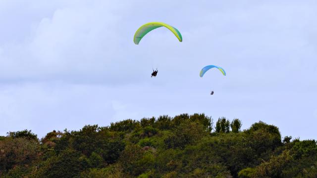 Univers du parapente 100% bord de mer avec Léo