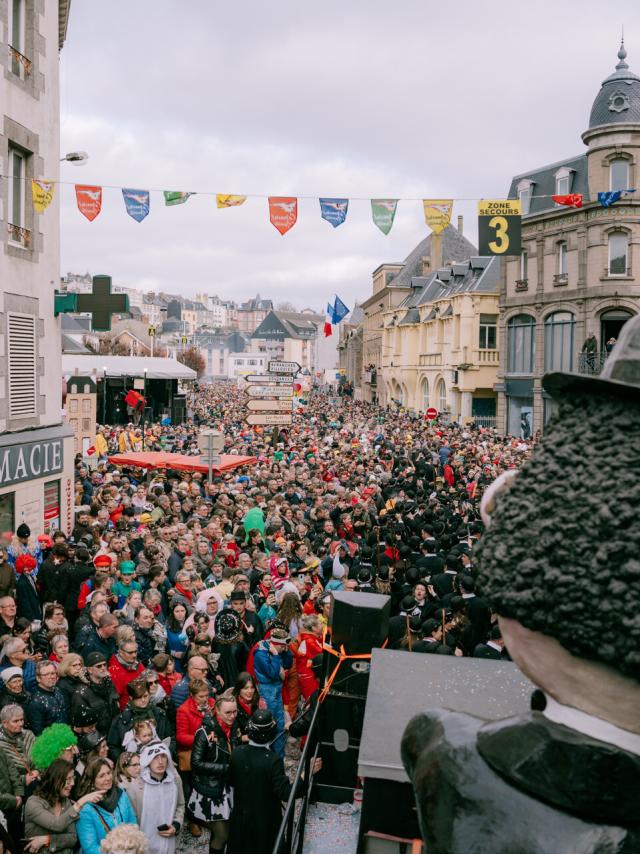 Carnaval De Granville Credit Otgtm Cecile Ballon 36918 1920px 3