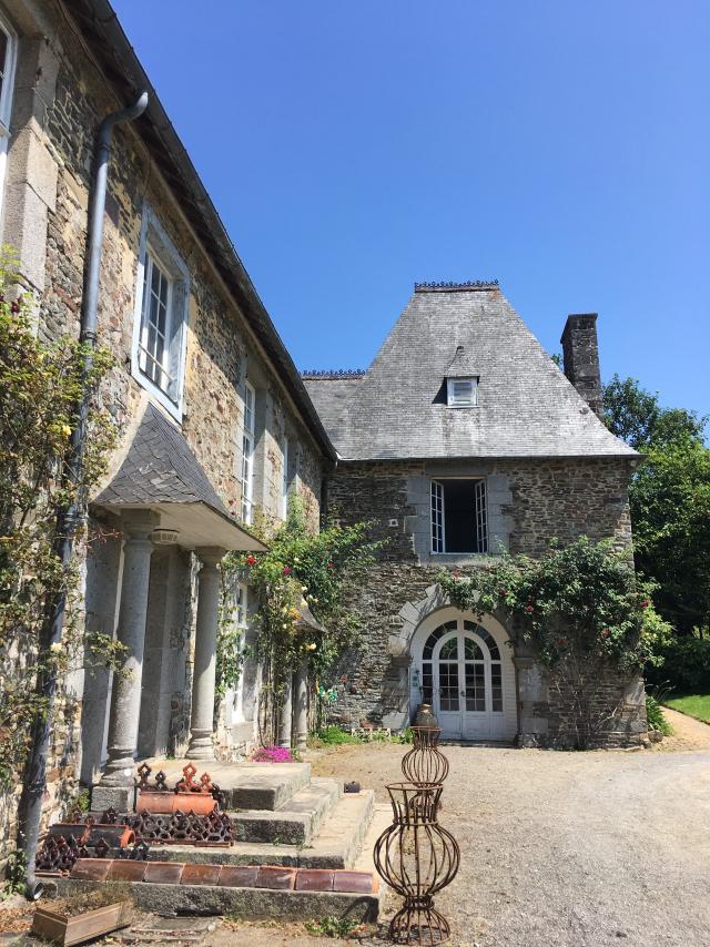 LE LOGIS D'ÉQUILLY - Seigneurie prospère au Moyen-Age et Granvillière au XVIIIème siècle