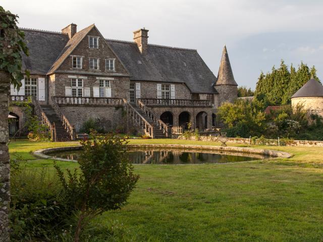 LE LOGIS D'ÉQUILLY - Seigneurie prospère au Moyen-Age et Granvillière au XVIIIème siècle