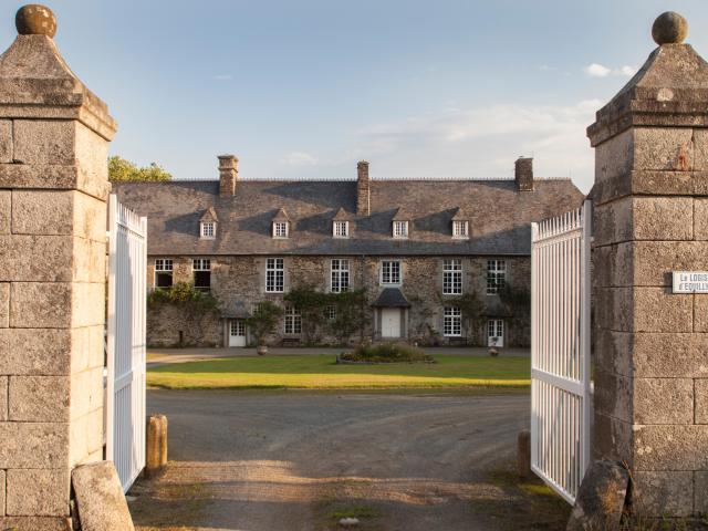 LE LOGIS D'ÉQUILLY - Seigneurie prospère au Moyen-Age et Granvillière au XVIIIème siècle