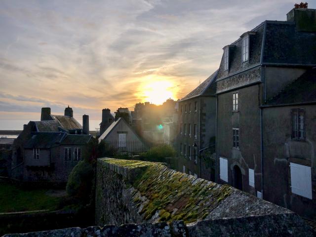 Coucher de soleil sur la Haute Ville de Granville