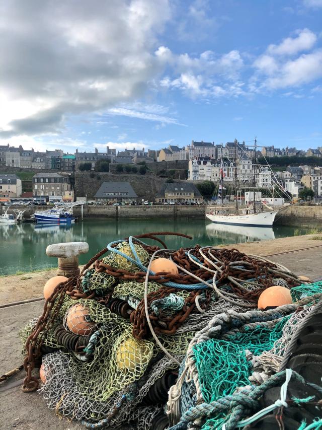 Filets de pêche sur le port de Granville