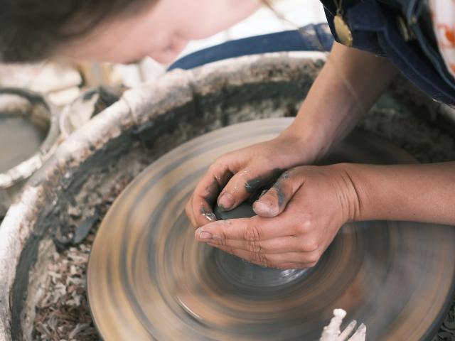 Clémentine Halberstadt, céramiste à Granville