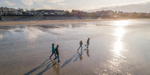 Balade En Famille Sur La Plage Credit Otgtm Philippe Fauvel 3712 1920px