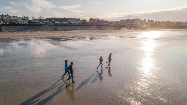 Balade En Famille Sur La Plage Credit Otgtm Philippe Fauvel 3712 1920px