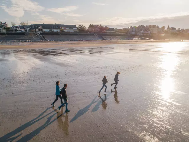 Balade En Famille Sur La Plage Credit Otgtm Philippe Fauvel 3712 1920px