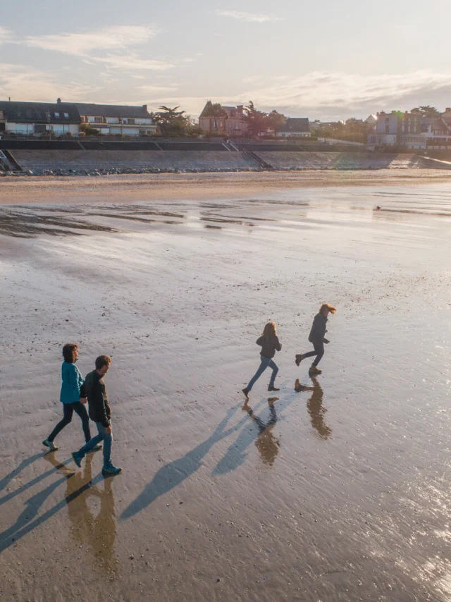 Balade En Famille Sur La Plage Credit Otgtm Philippe Fauvel 3712 1920px