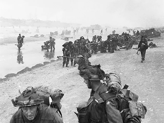 Troupes de la 3e Division d’Infanterie dans la zone de Sword Beach, le 6 juin vers 8 h 45