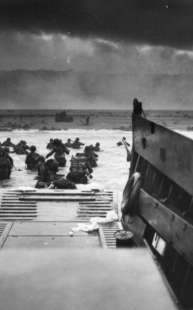 Troupes américaines débarquant à Omaha Beach le 6 juin 1944