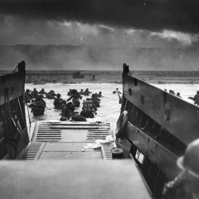 Troupes américaines débarquant à Omaha Beach le 6 juin 1944