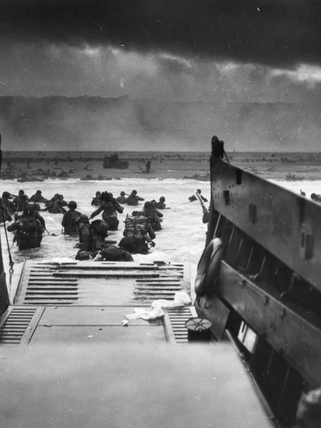 Troupes américaines débarquant à Omaha Beach le 6 juin 1944