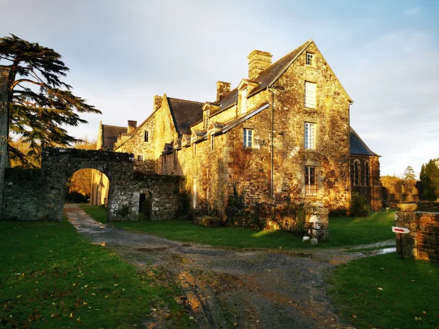 L Abbaye De La Lucerne D Outremer Credit Otgtm Estelle Cohier 35329 1920px