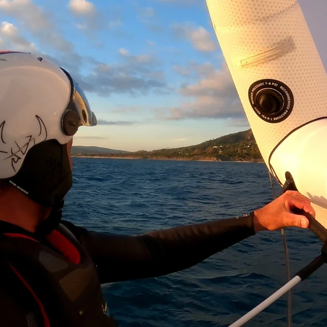 Gaël fait du wing foil