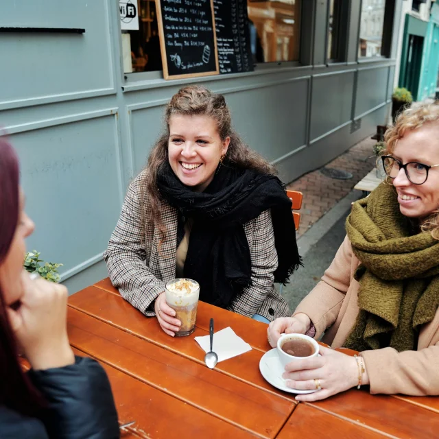 Prendre un chocolat chaud à Granville