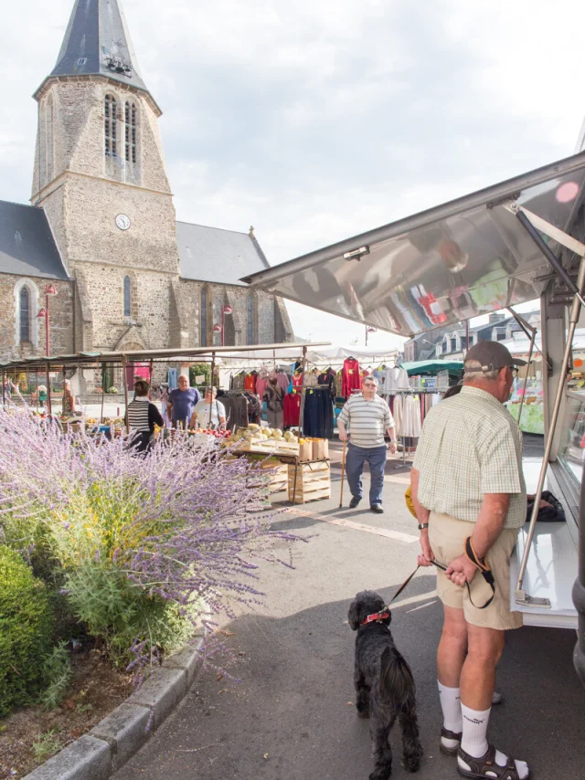 Le Marche De Cerences Credit Otgtm Philippe Fauvel 19810 1200px