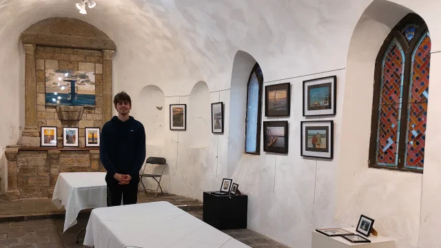 2024, une première exposition pour Marin Guillou à la chapelle Sainte-Anne de Saint-Pair-sur-Mer